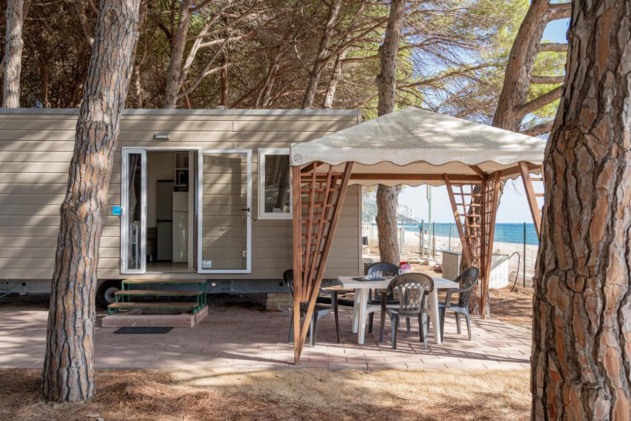 Camping&Village Le Cernie Lotzorai Eksteriør billede